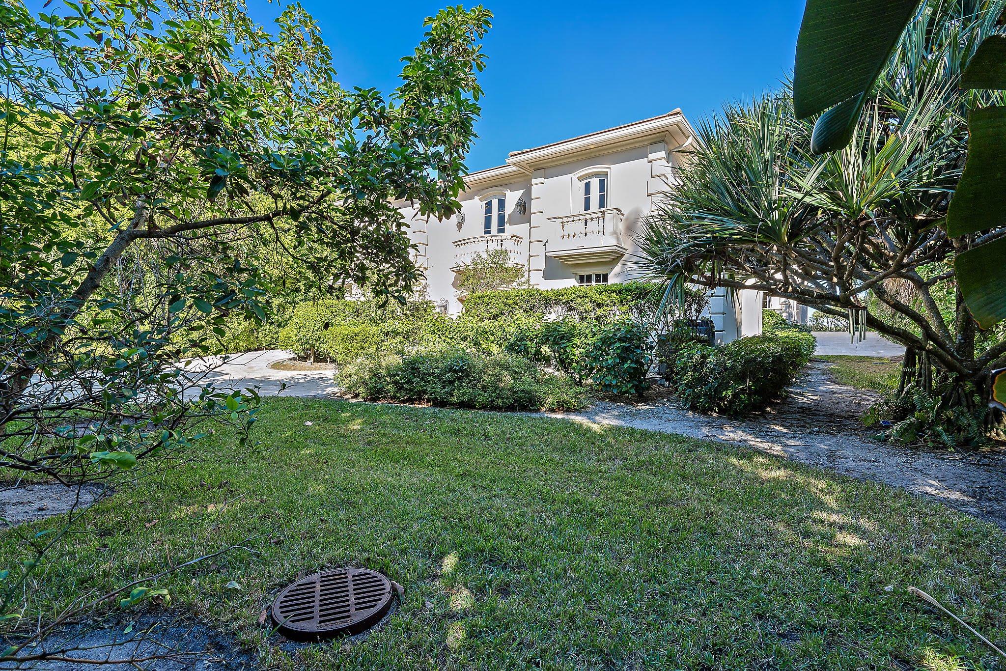 19 North Beach Road Hobe Sound, FL 33455 - Photo 72 of 75 Garden space by guest house