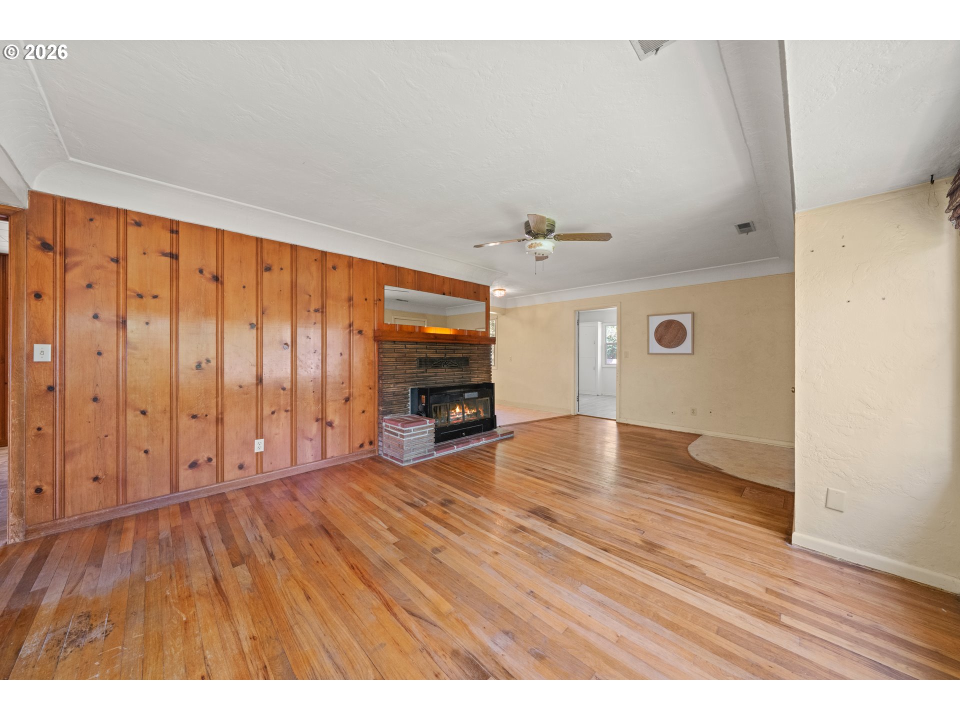 422 2nd Avenue Riddle, OR 97469 - Photo 21 of 46 Living Room