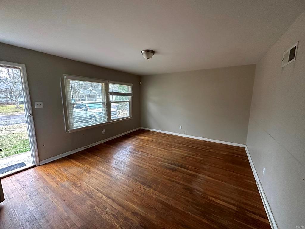 813 Hutton Place St. Louis, MO 63135 - Photo 2 of 13