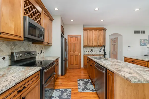 $649,900 | 1753 East Cove Circle, Lawrenceburg, IN 47025