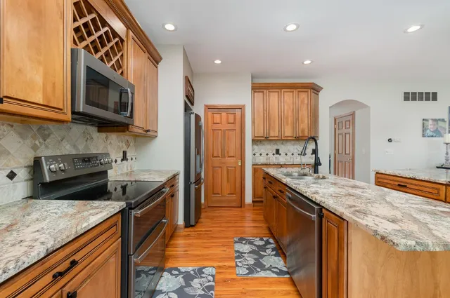 $674,900 | 1753 East Cove Circle, Lawrenceburg, IN 47025