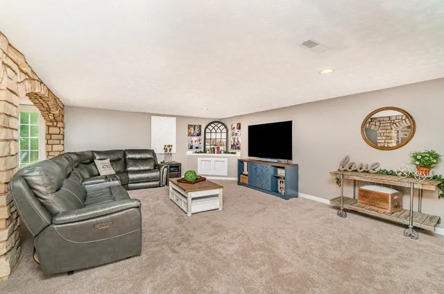 $674,900 | 1753 East Cove Circle, Lawrenceburg, IN 47025