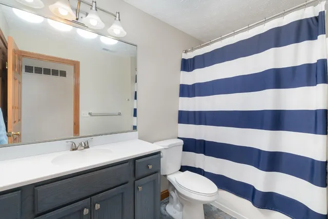 $674,900 | 1753 East Cove Circle, Lawrenceburg, IN 47025