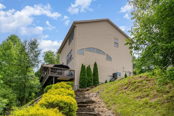 $649,900 | 1753 East Cove Circle, Lawrenceburg, IN 47025