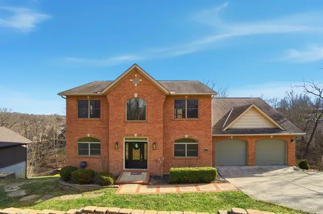 $674,900 | 1753 East Cove Circle, Lawrenceburg, IN 47025
