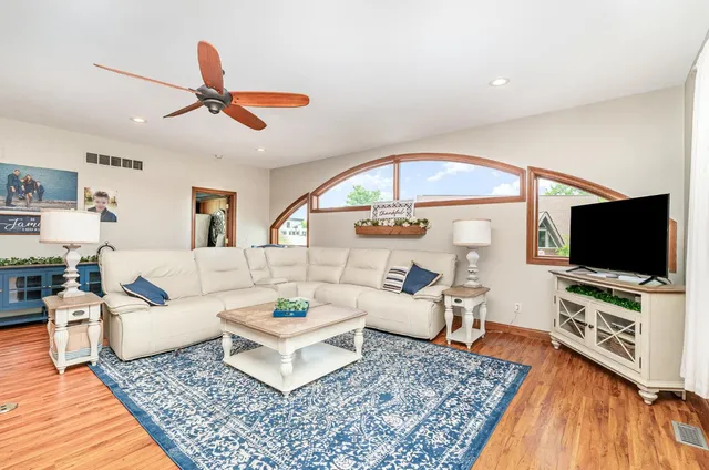 $674,900 | 1753 East Cove Circle, Lawrenceburg, IN 47025