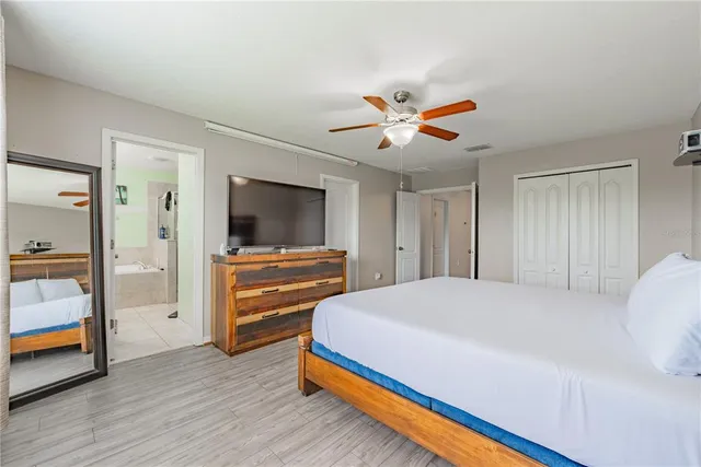 a view of livingroom with hardwood floor and ceiling fan