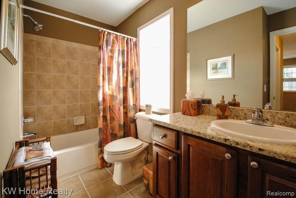 1627 Derby Road Birmingham, MI 48009 - Photo 25 of 34 Upper Full Bath .jpg