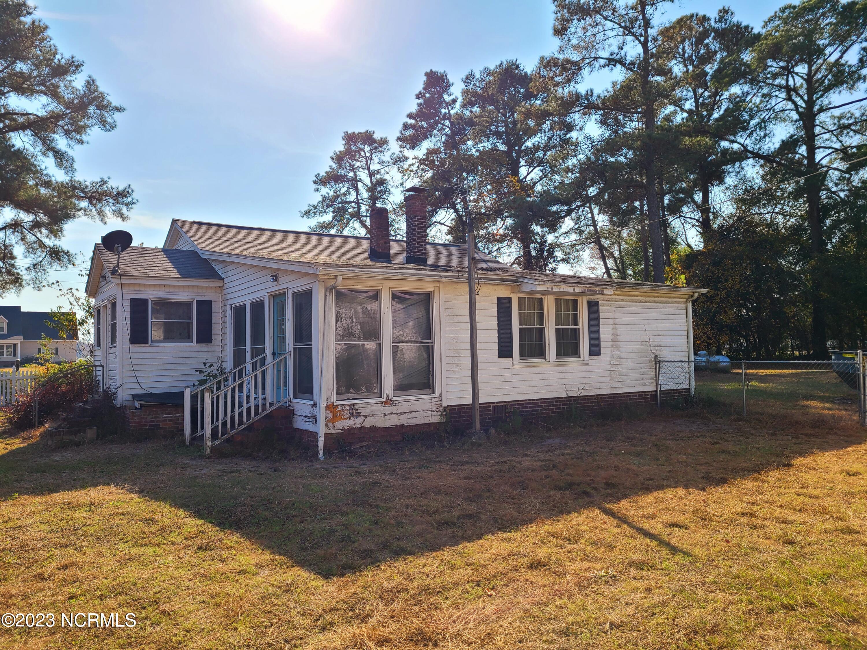 1522 High House Road Clinton, NC 28328 - Photo 8 of 22 20231108_140058
