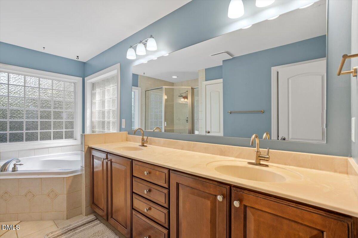 809 Gannett Street Raleigh, NC 27606 - Photo 20 of 41 a bathroom with a sink double vanity and a bathtub