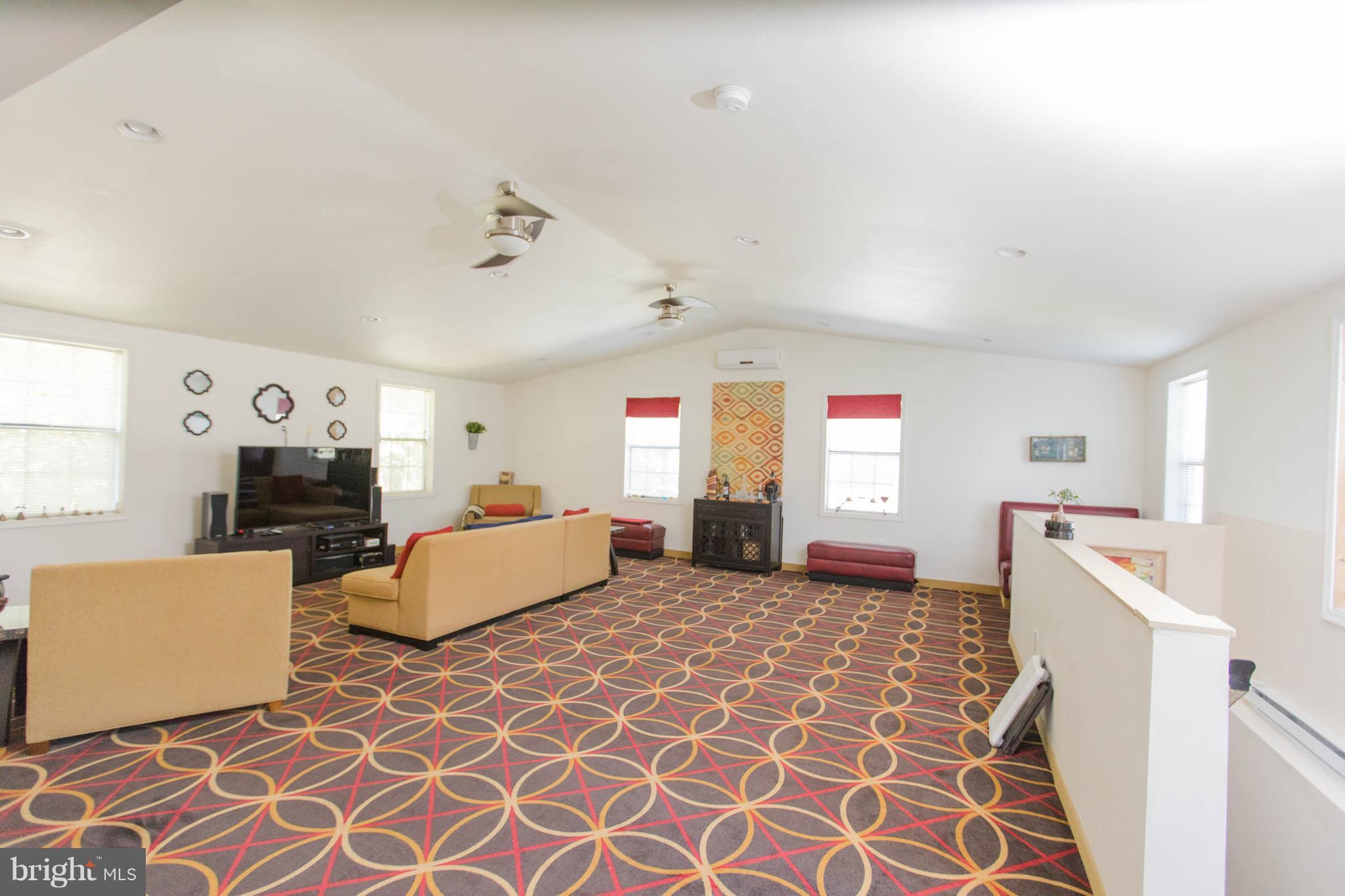 5005 Henderson Road Temple Hills, MD 20748 - Photo 19 of 22 Family Room