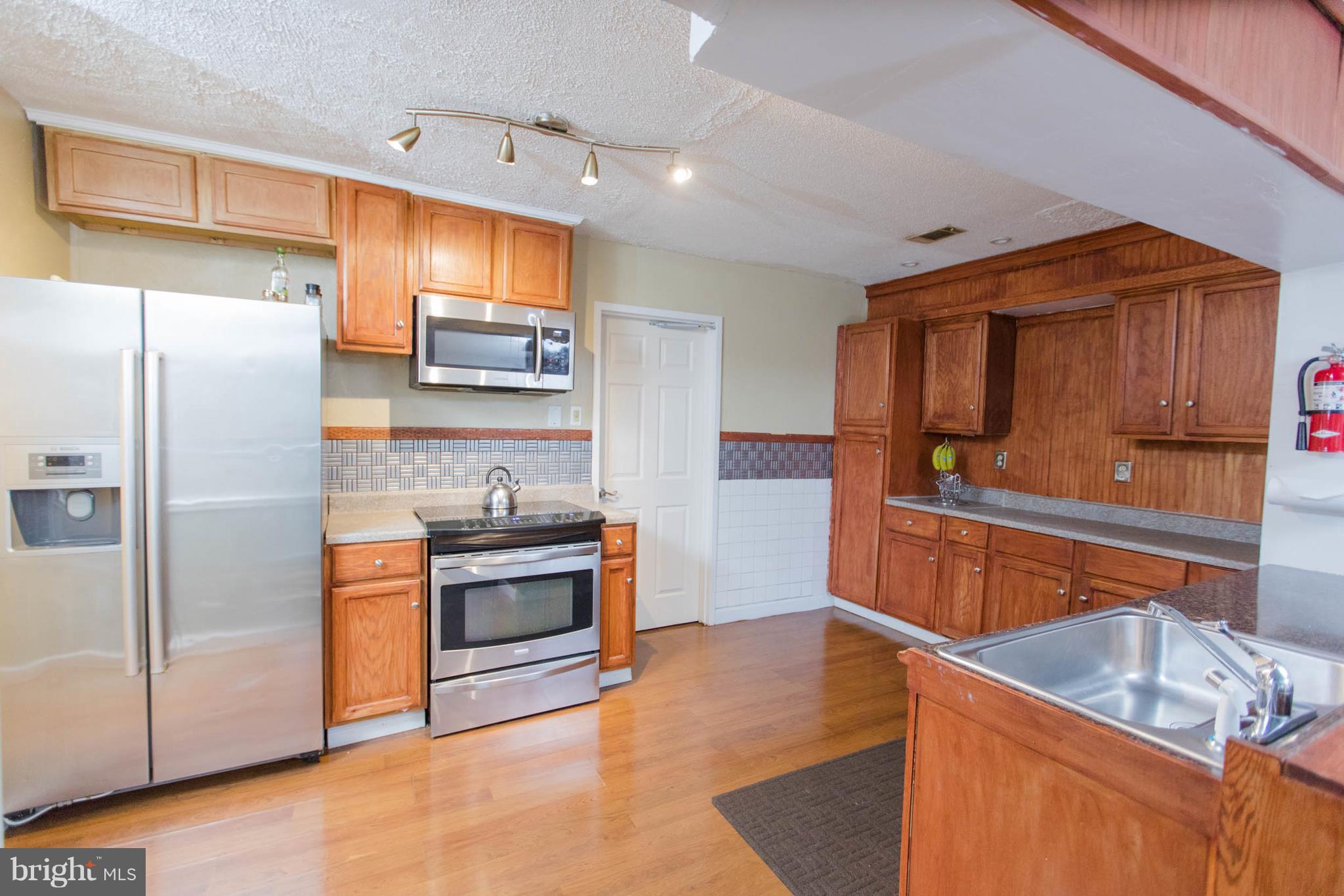 5005 Henderson Road Temple Hills, MD 20748 - Photo 8 of 22 Kitchen