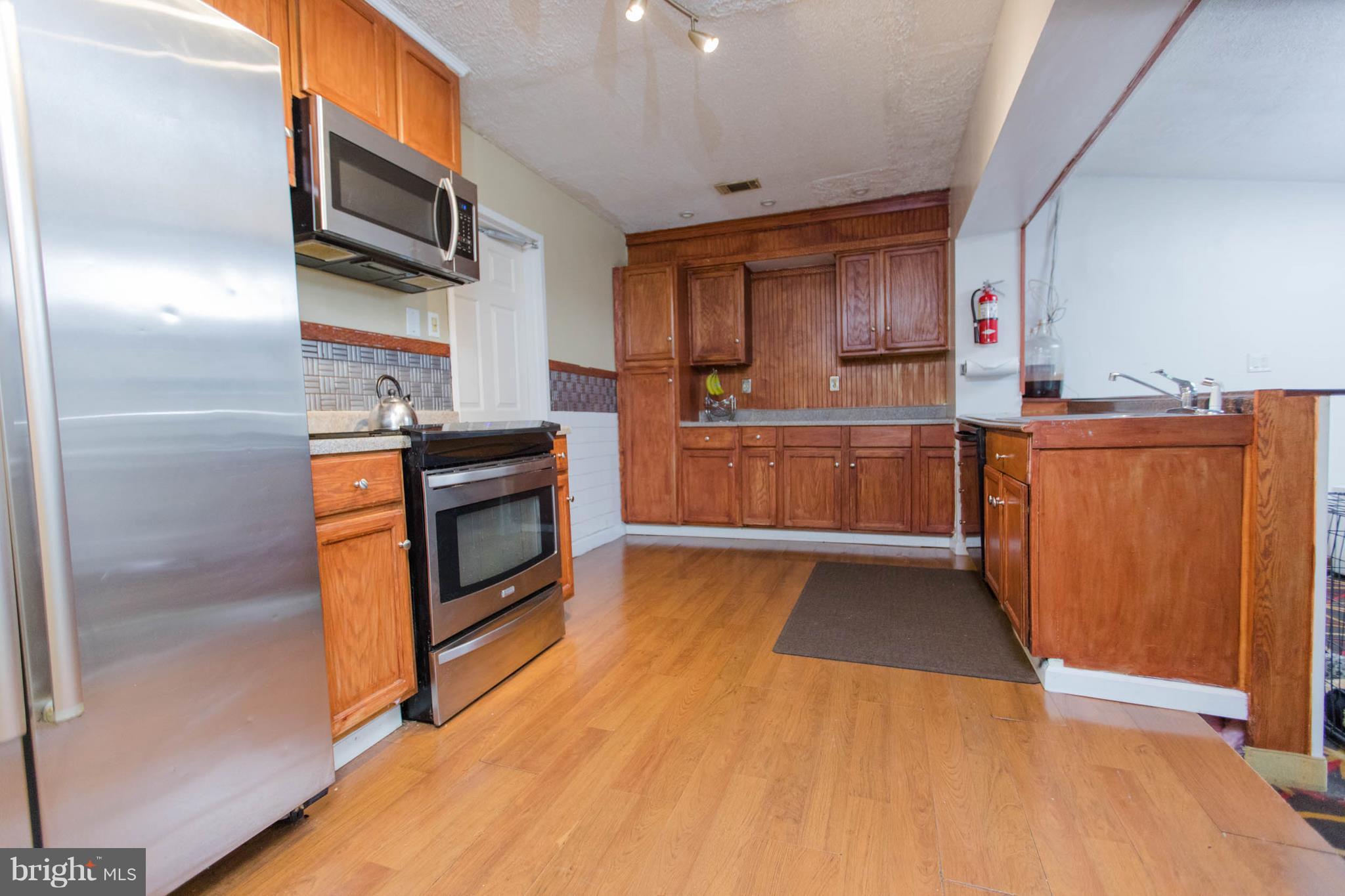 5005 Henderson Road Temple Hills, MD 20748 - Photo 9 of 22 Kitchen