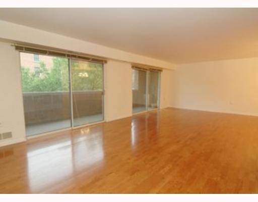 302 Fox Chapel Road, Unit 414 Pittsburgh, PA 15238 - Photo 3 of 8 Living Room.