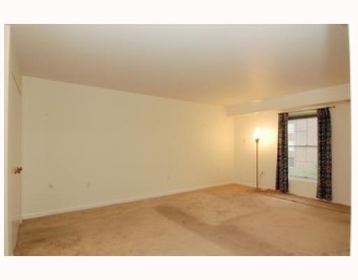 302 Fox Chapel Road, Unit 414 Pittsburgh, PA 15238 - Photo 6 of 8 Master Bedroom.