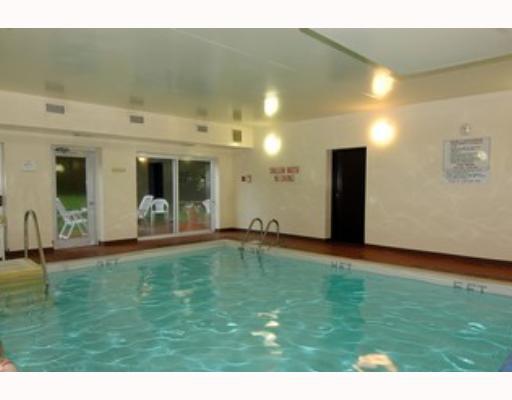 302 Fox Chapel Road, Unit 414 Pittsburgh, PA 15238 - Photo 7 of 8 Swimming Pool/Hot Tub/Sauna.