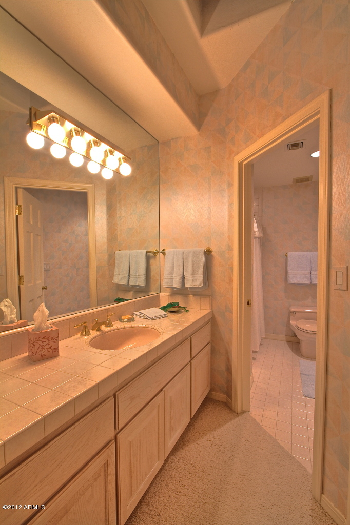7425 East Gainey Ranch Road, Unit 24 Scottsdale, AZ 85258 - Photo 17 of 25 3rd Bath