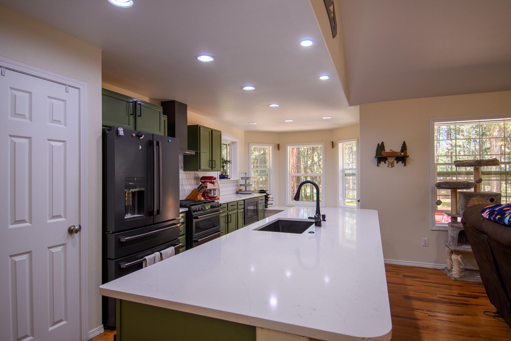 16886 Jacinto Road Bend, OR 97707 - Photo 11 of 26 Updated kitchen