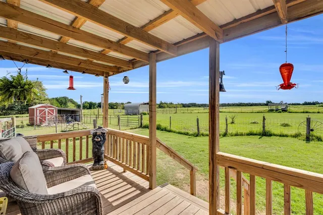 a view of a house with a big yard