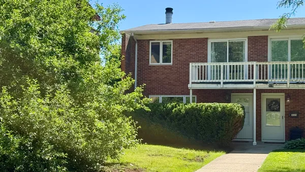$285,000 | 333 Cherry Valley Road, Vernon Hills, IL 60061