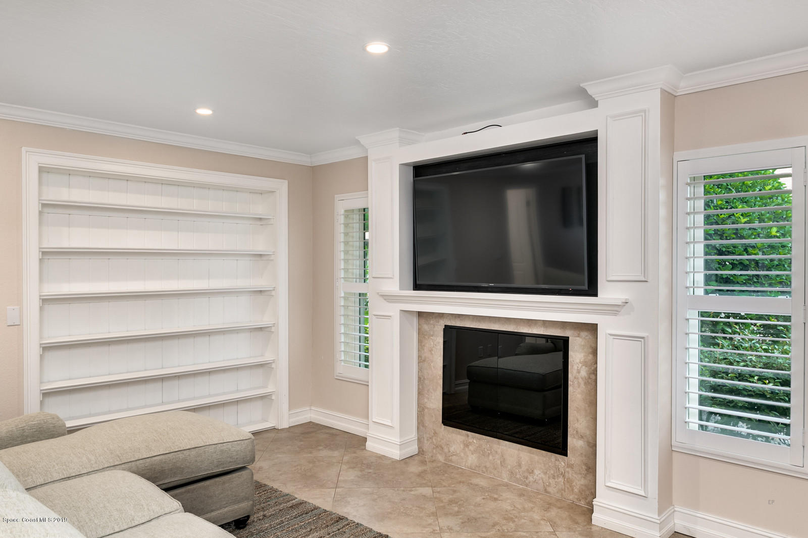 287 Sandy Run Melbourne, FL 32940 - Photo 25 of 40 Updated Fireplace mantle