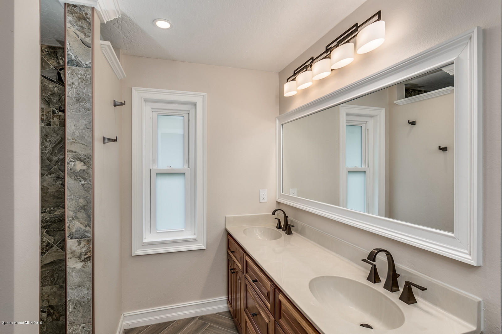 287 Sandy Run Melbourne, FL 32940 - Photo 32 of 40 Extensive Master Remodel