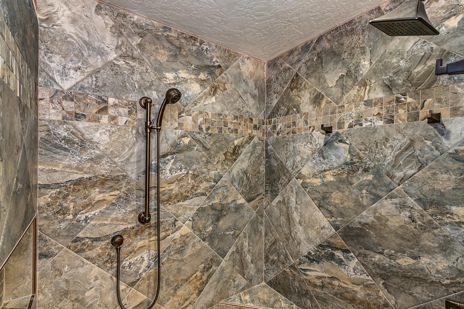 287 Sandy Run Melbourne, FL 32940 - Photo 33 of 40 18"Tile