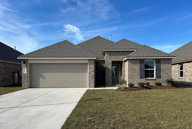 $227,000 | 142 Cottage Cove Drive, Maurice, LA 70555