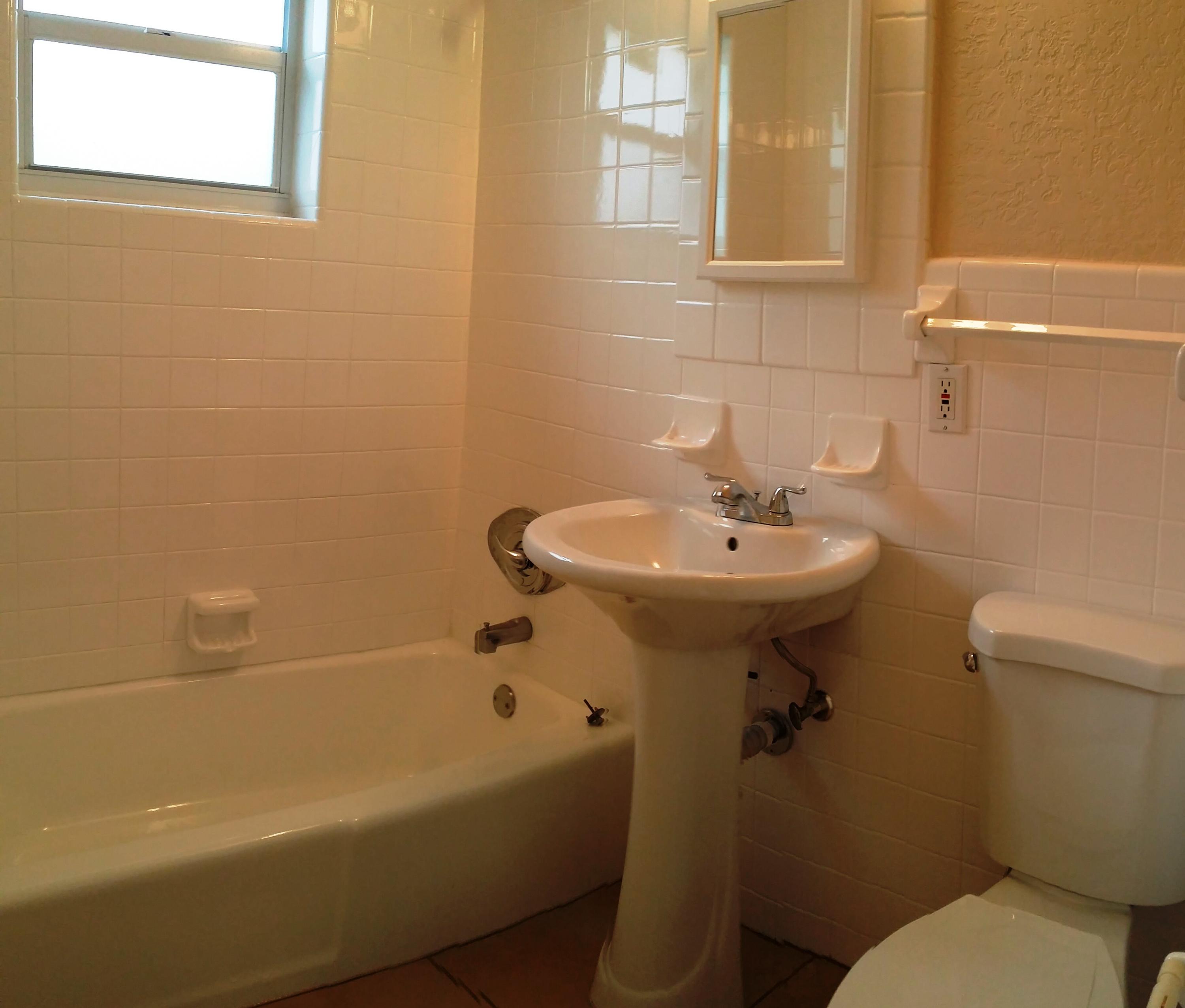 5294 Cleveland Road Delray Beach, FL 33484 - Photo 7 of 10 Second Bathroom