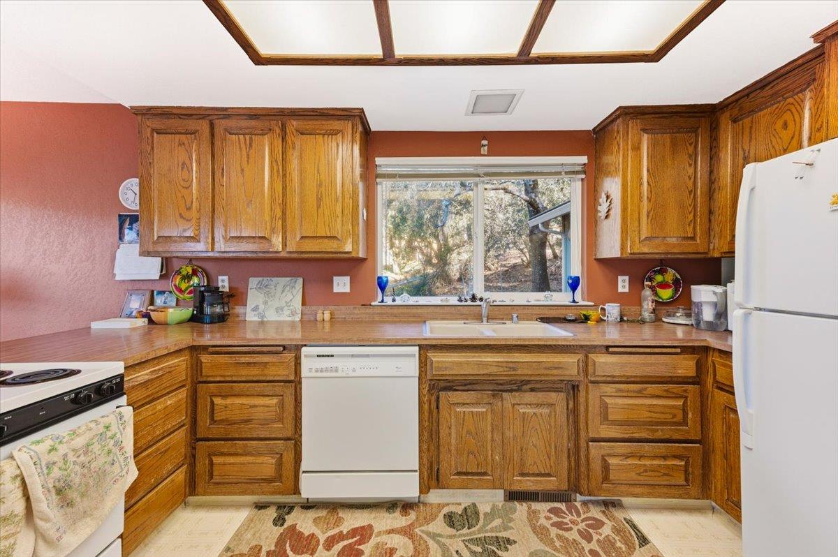 15495 Nancy Way Grass Valley, CA 95949 - Photo 12 of 34