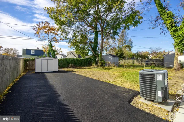 a view of a house with backyard and trees