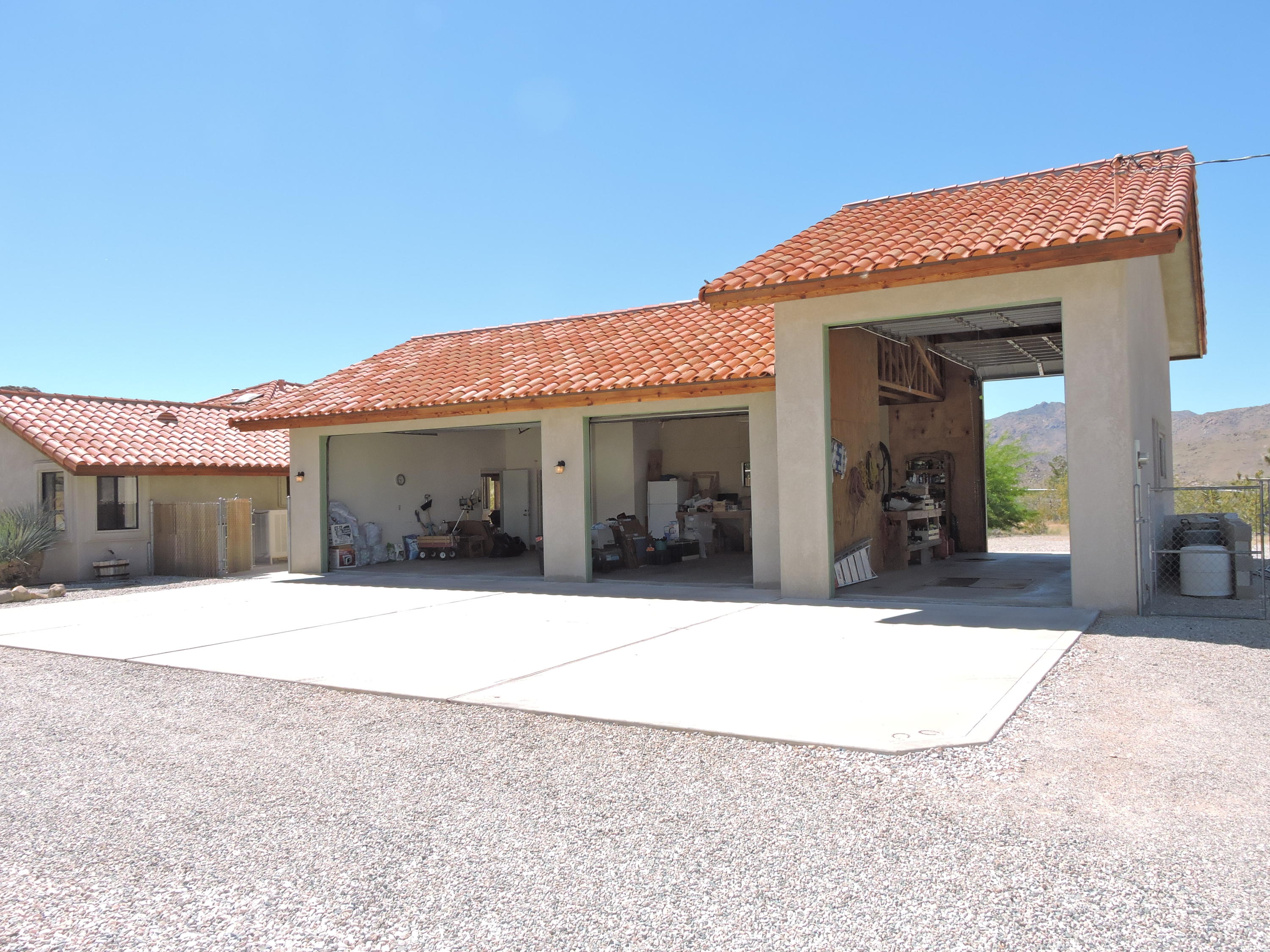 63533 Wagon Wheel Road Joshua Tree, CA 92252 - Photo 2 of 62 a house with a outdoor space
