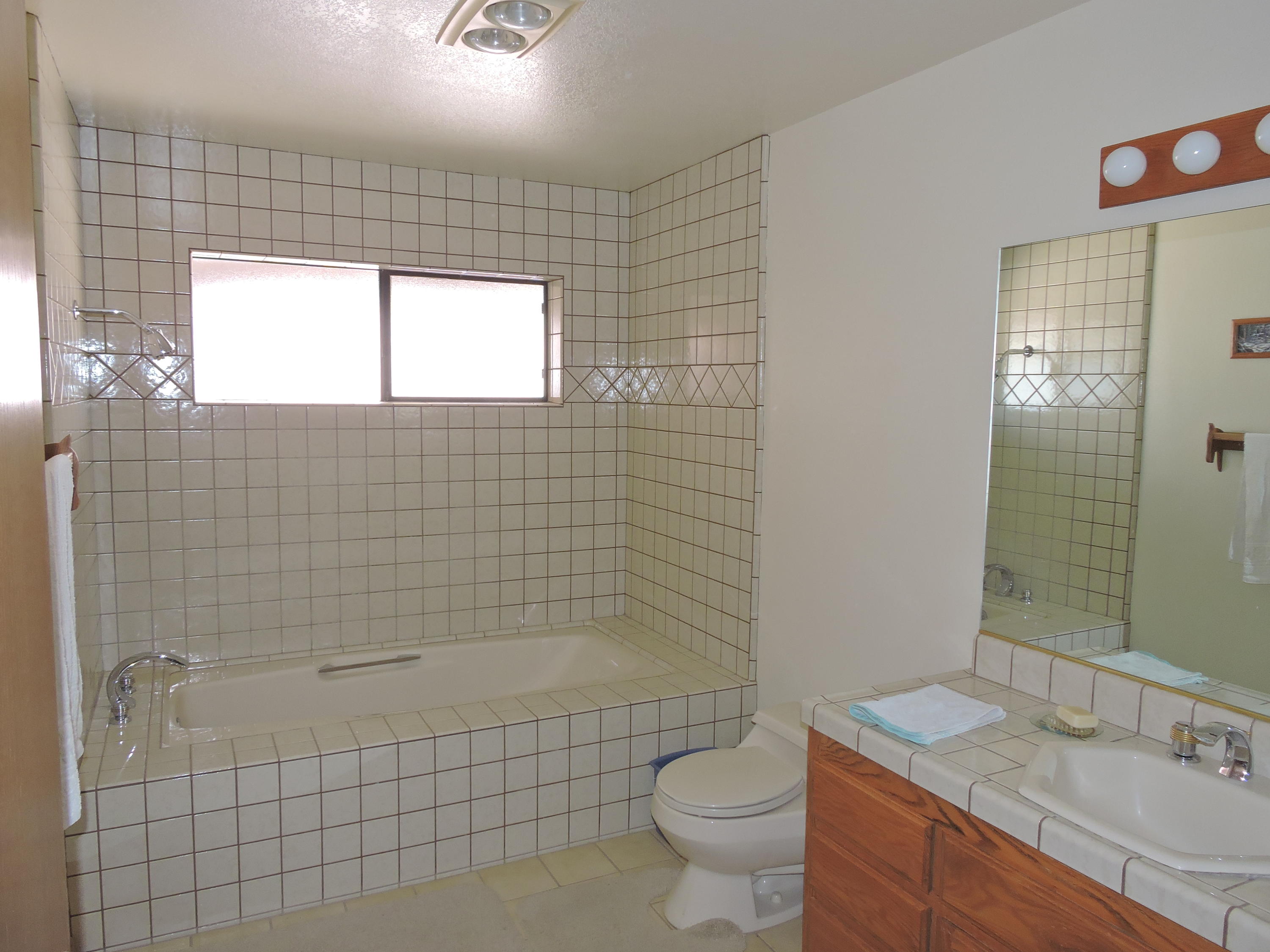 63533 Wagon Wheel Road Joshua Tree, CA 92252 - Photo 19 of 62 a bathroom with a granite countertop bathtub a sink a toilet and shower