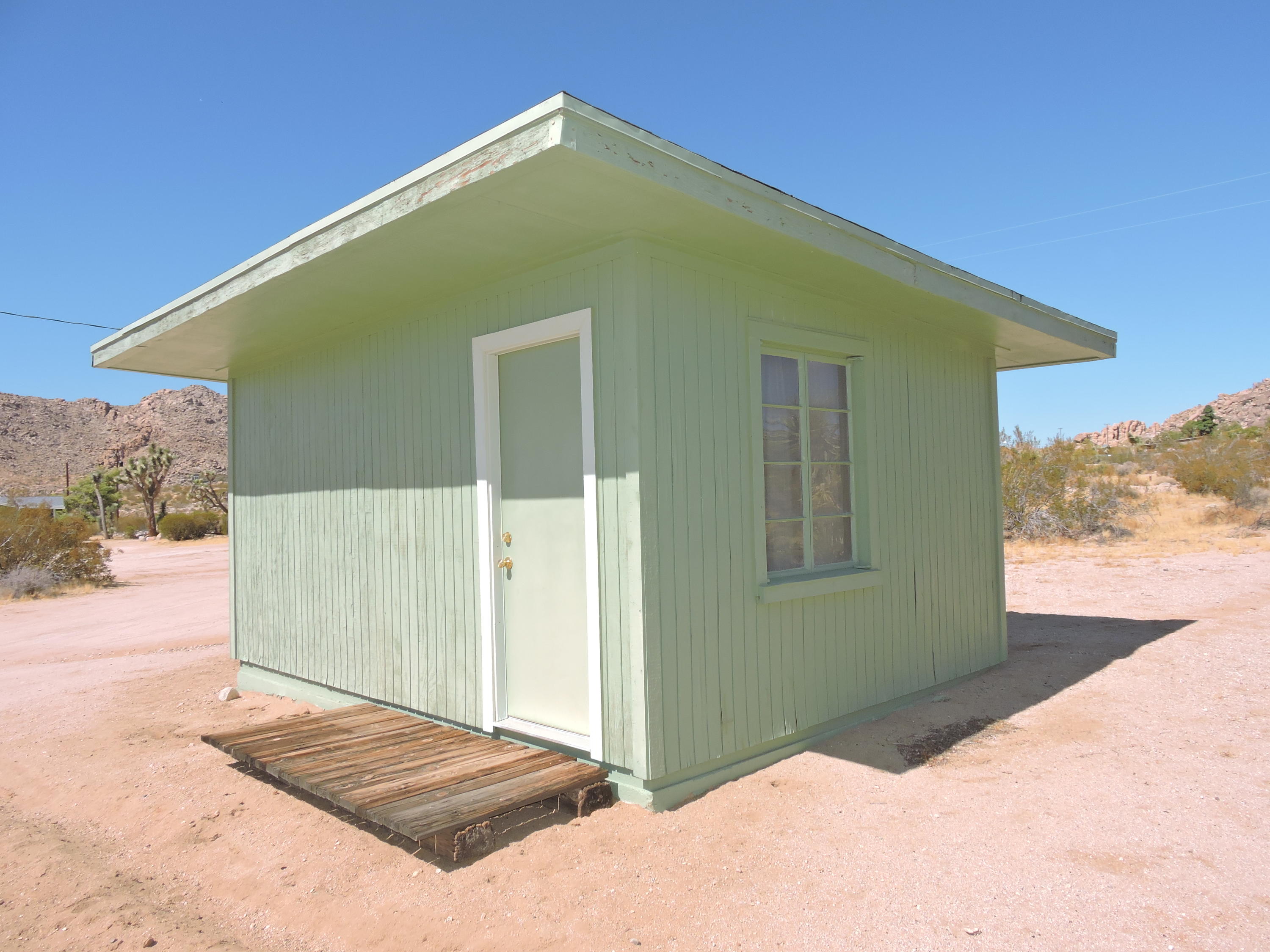 63533 Wagon Wheel Road Joshua Tree, CA 92252 - Photo 37 of 62 a view of backyard of house