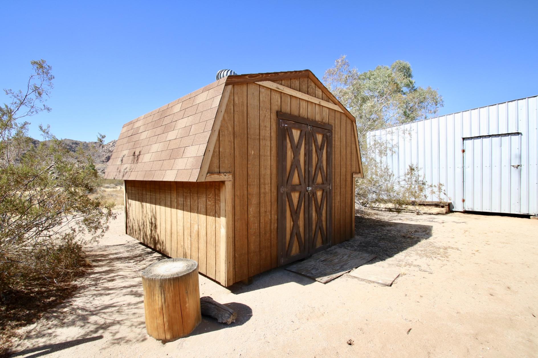 63533 Wagon Wheel Road Joshua Tree, CA 92252 - Photo 38 of 62 a view of a house with wooden fence
