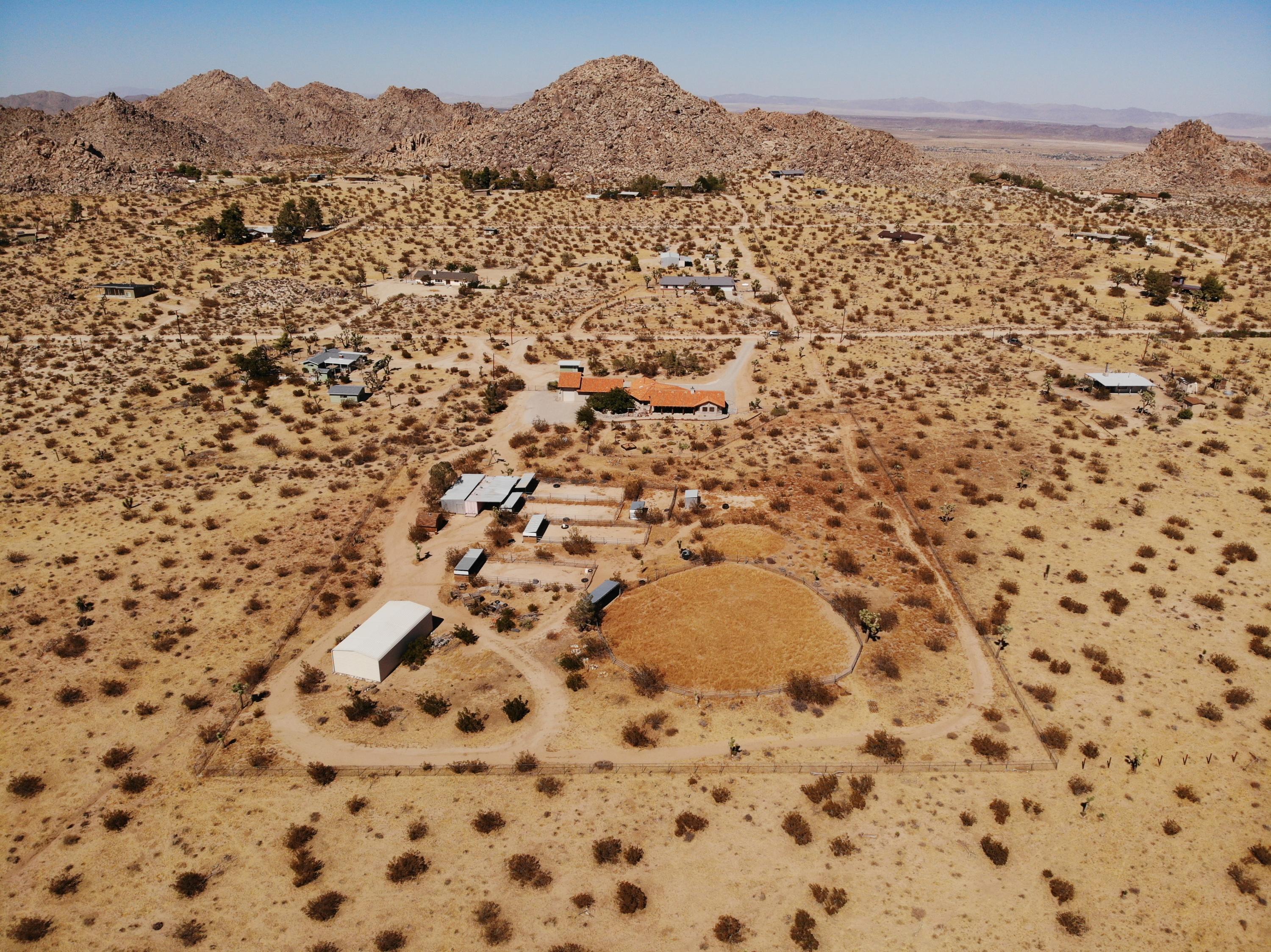 63533 Wagon Wheel Road Joshua Tree, CA 92252 - Photo 5 of 62 a view of a yard