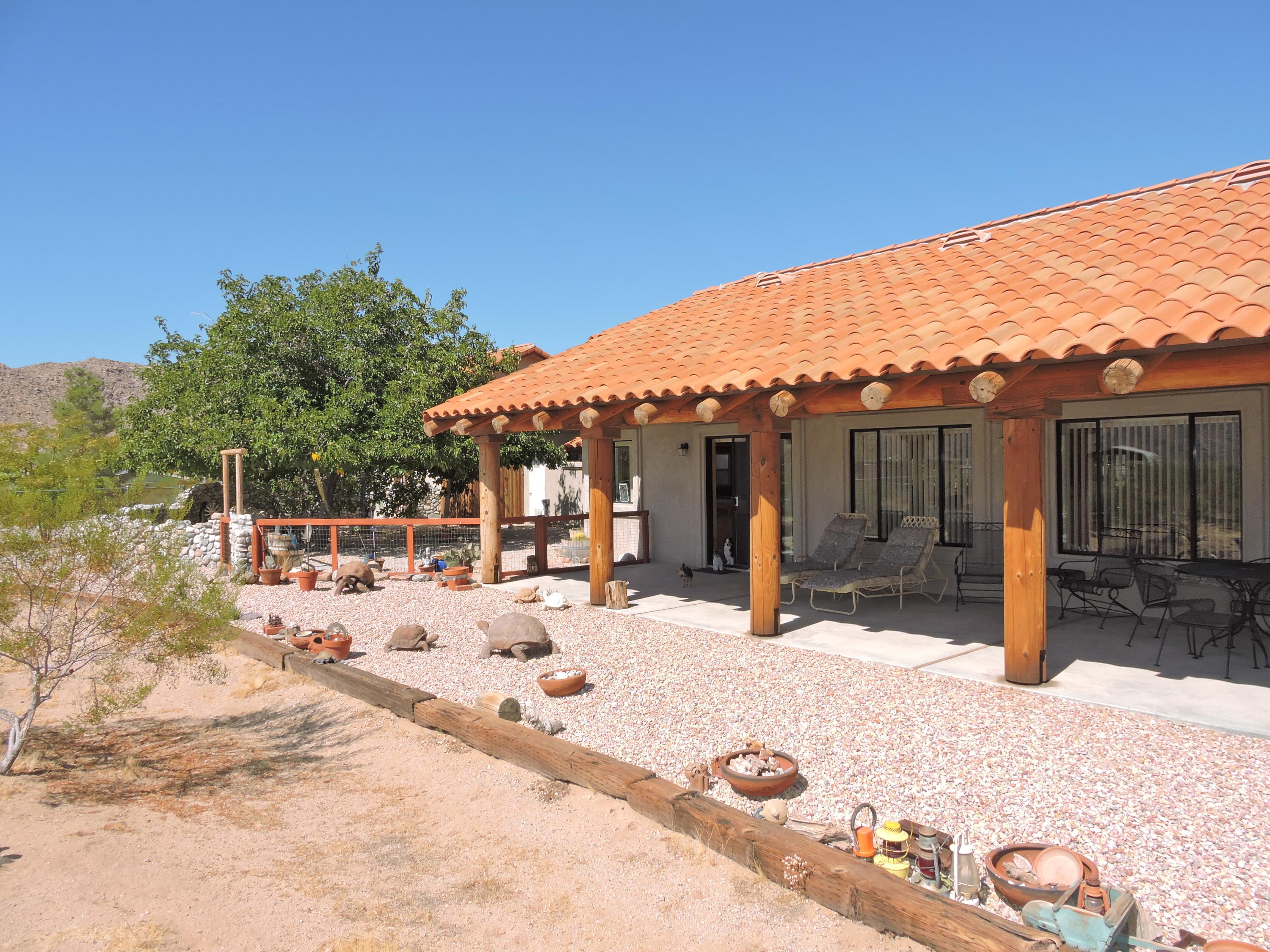 63533 Wagon Wheel Road Joshua Tree, CA 92252 - Photo 54 of 62 a view of a backyard with a sitting area