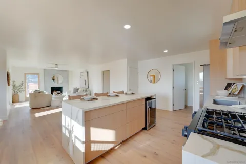 $1,600,000 | 4960 Sparks Avenue, San Diego, CA 92110