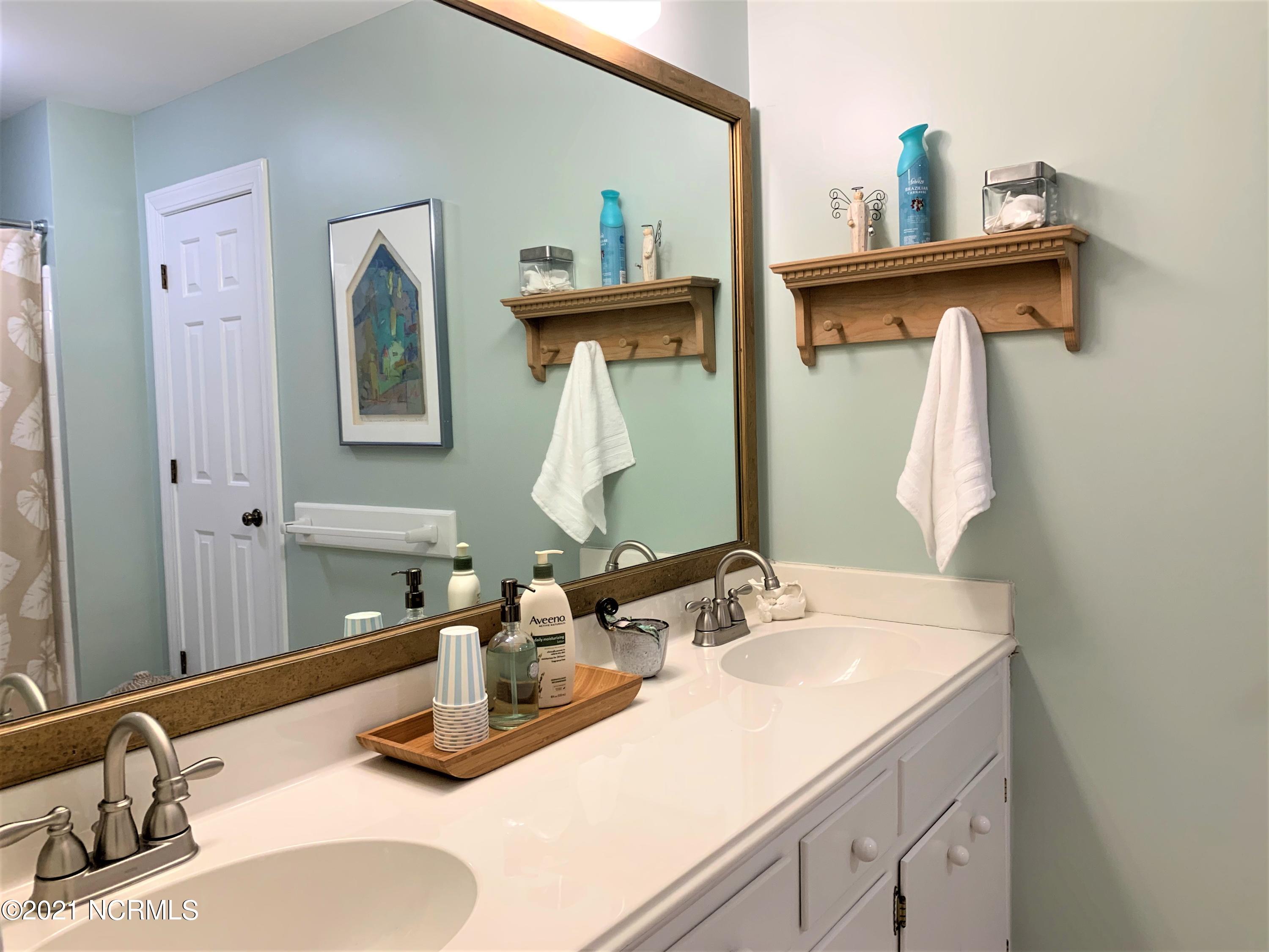 2419 Tram Road New Bern, NC 28562 - Photo 33 of 48 35-UPSTAIRS BATH