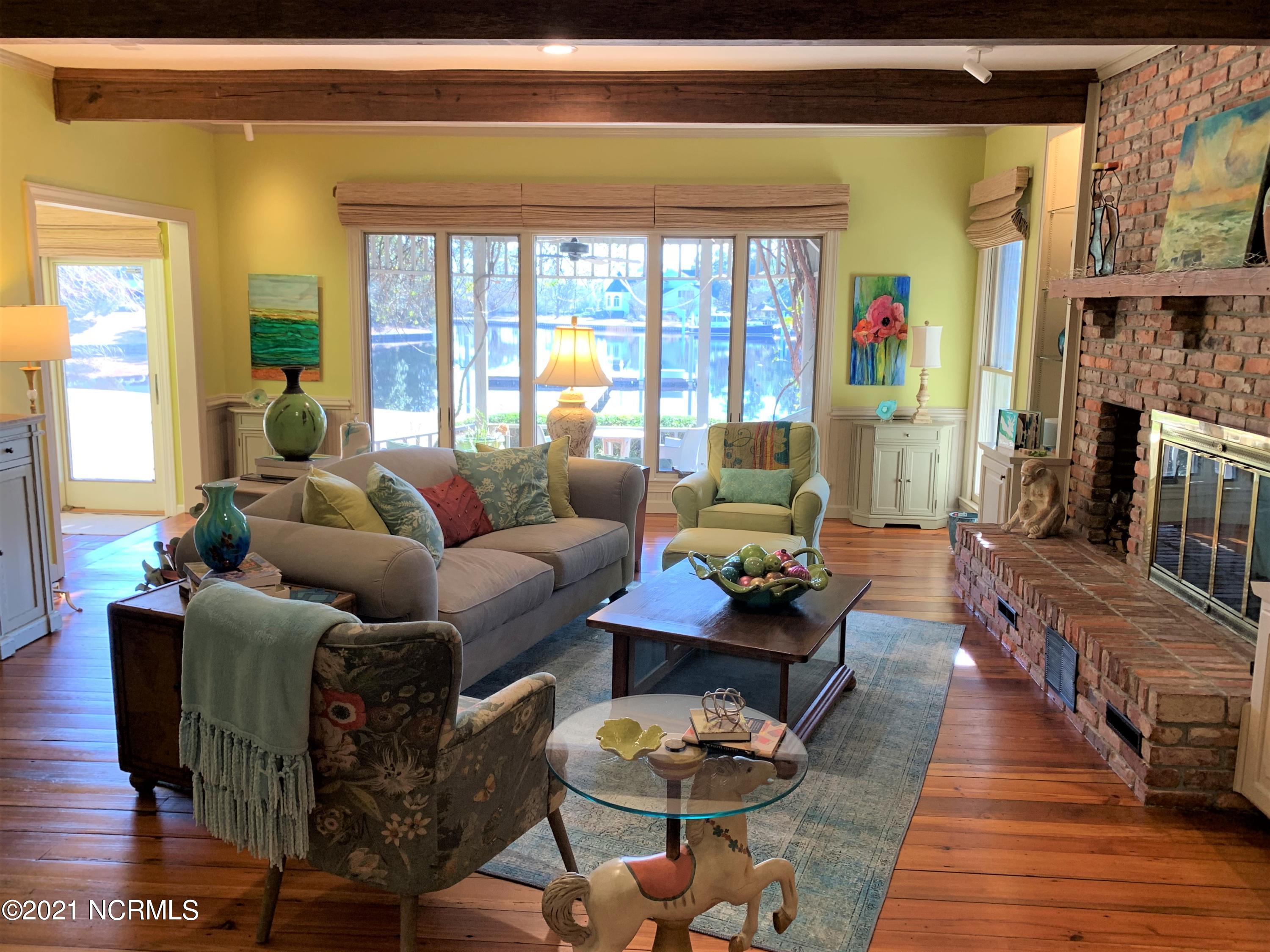 2419 Tram Road New Bern, NC 28562 - Photo 7 of 48 7-LARGE LIVING ROOM