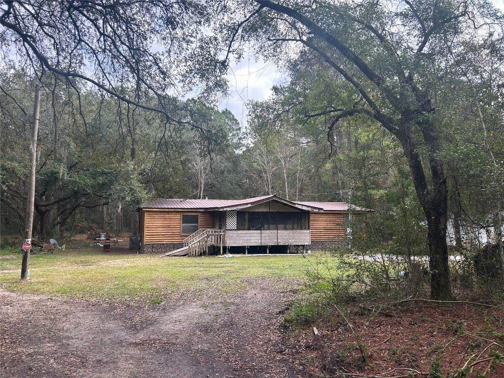 a view of a house with yard and tree s