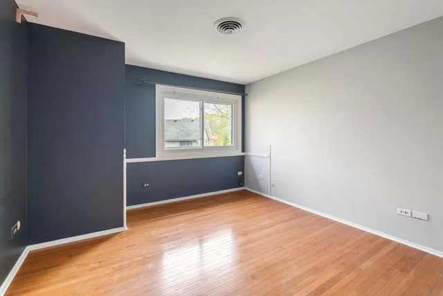 $250,000 | 650 Cress Creek Lane, Crystal Lake, IL 60014