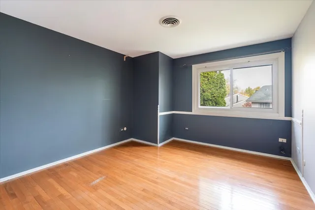 $250,000 | 650 Cress Creek Lane, Crystal Lake, IL 60014