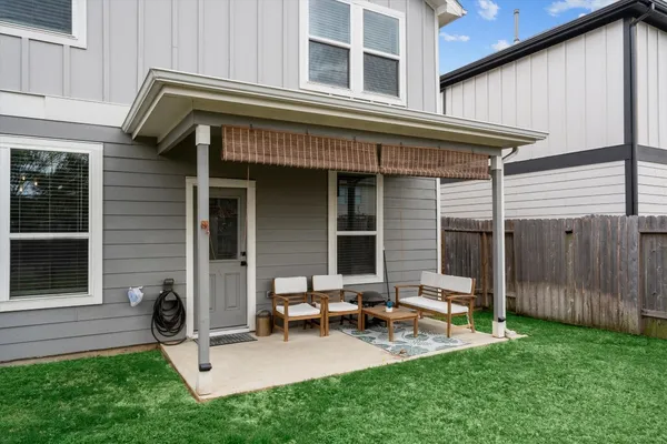 a view of a house with backyard and porch