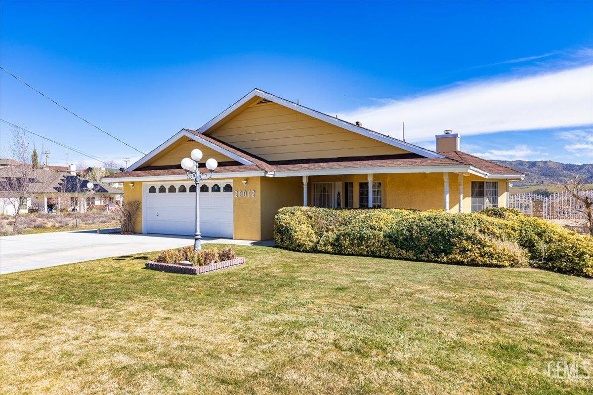Undisclosed Address Tehachapi, CA 93561 - Photo 2 of 46 a front view of a house with a yard