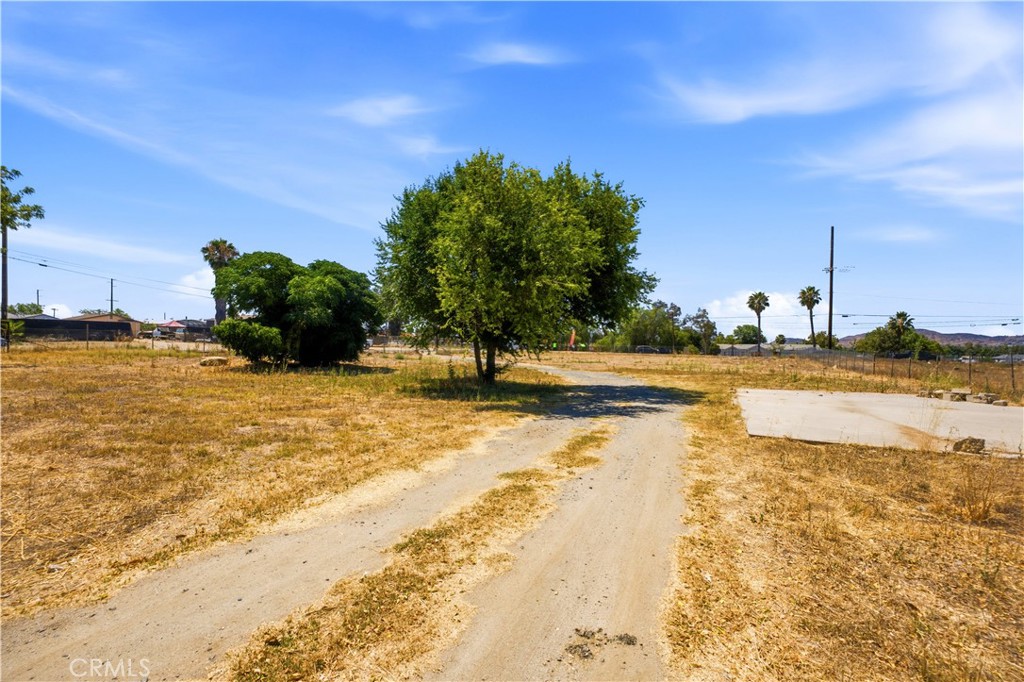 21820 Cajalco Road Perris, CA 92570 - Photo 37 of 42