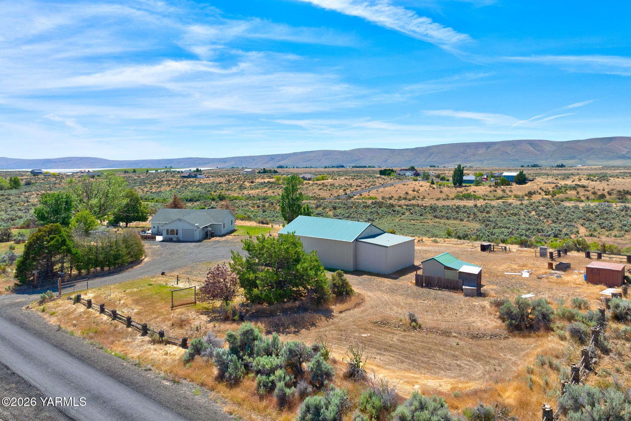 550 Red Tail Road Yakima, WA 98908 - Photo 3 of 41 550 Red Tail Shop & Outbuildings