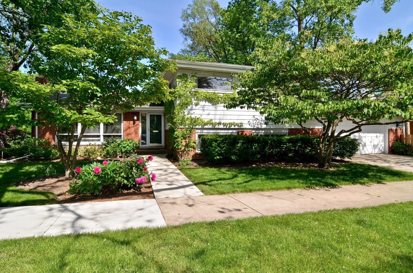 739 Echo Lane Glenview, IL 60025 - Photo 1 of 27 a garden with flowers and trees