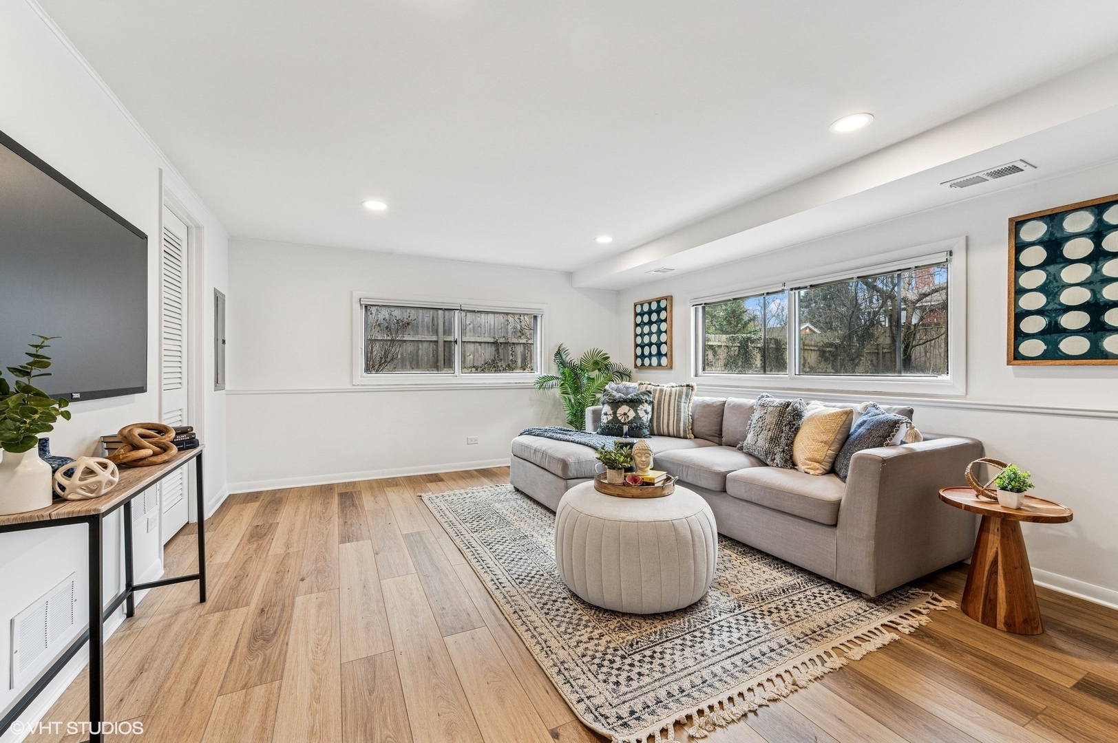 739 Echo Lane Glenview, IL 60025 - Photo 18 of 27 a living room with furniture and a window