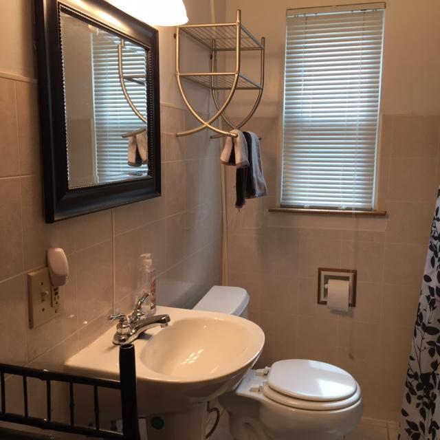 206 Edgevale Road Columbus, OH 43209 - Photo 9 of 33 Recently renovated hall bath
